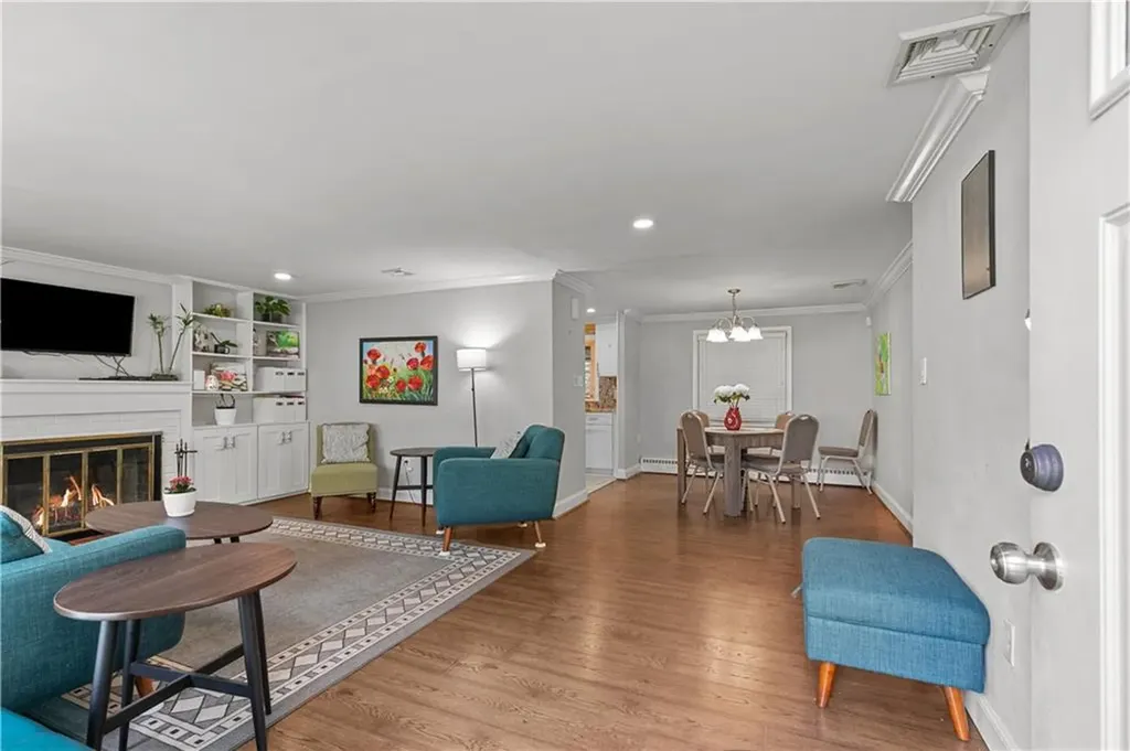 44 Larchmont Road Warwick RI 02886