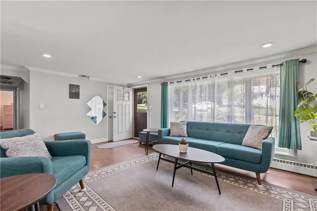 44 Larchmont Road Warwick RI 02886