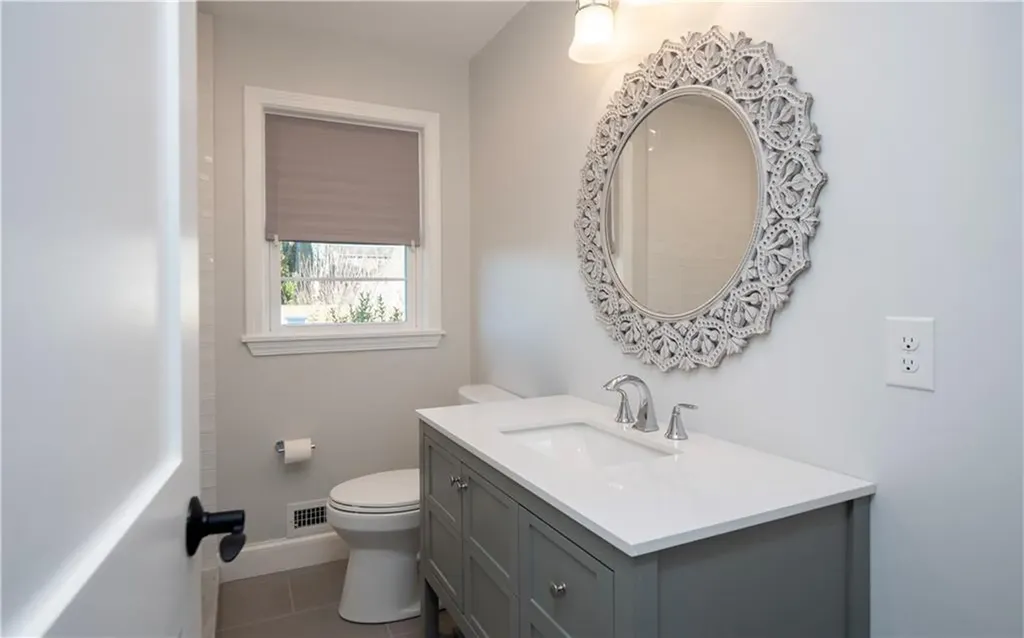 54 Newport Avenue Middletown RI 02842
