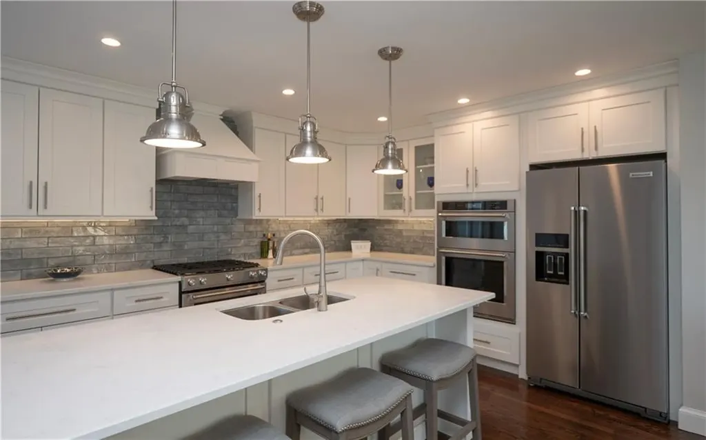 54 Newport Avenue Middletown RI 02842