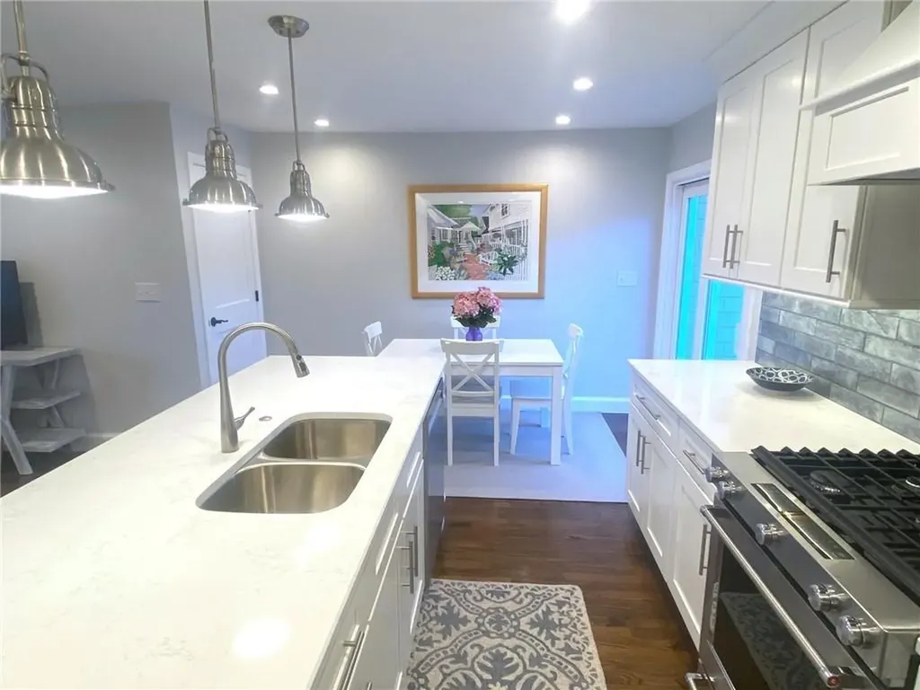 54 Newport Avenue Middletown RI 02842
