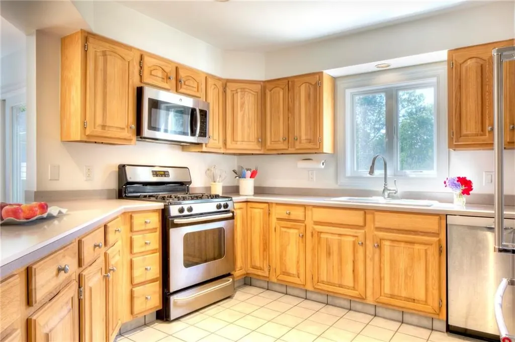 154 Carriage Drive Portsmouth RI 02871