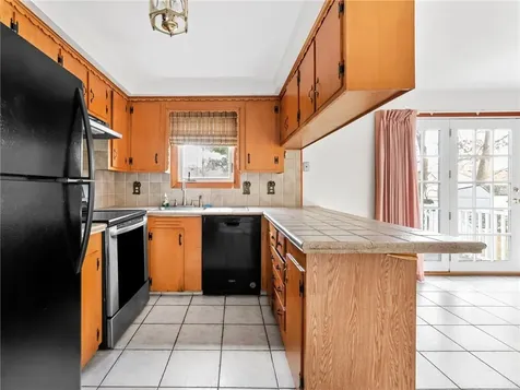 63 Villa Avenue North Providence RI 02904