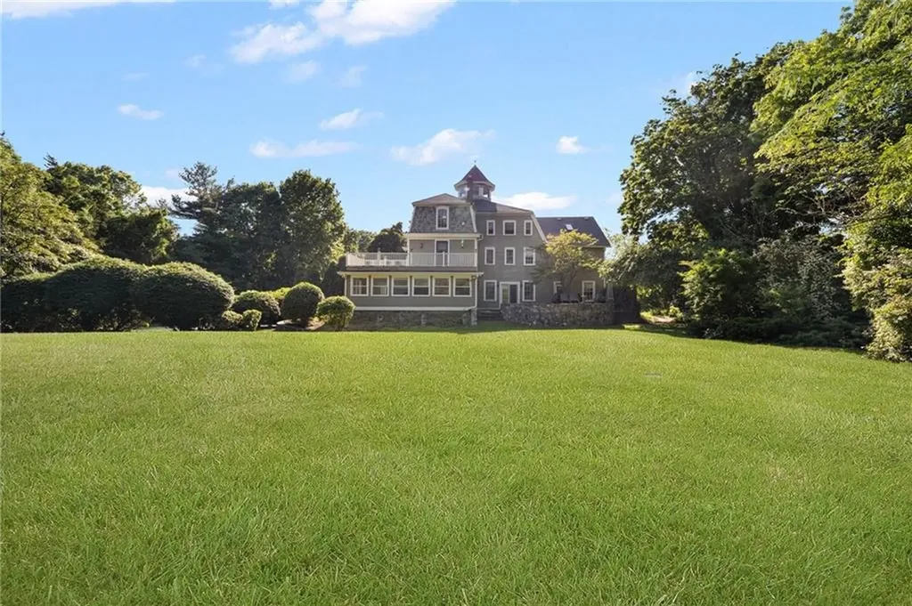 35 Westford Avenue Warwick RI 02889