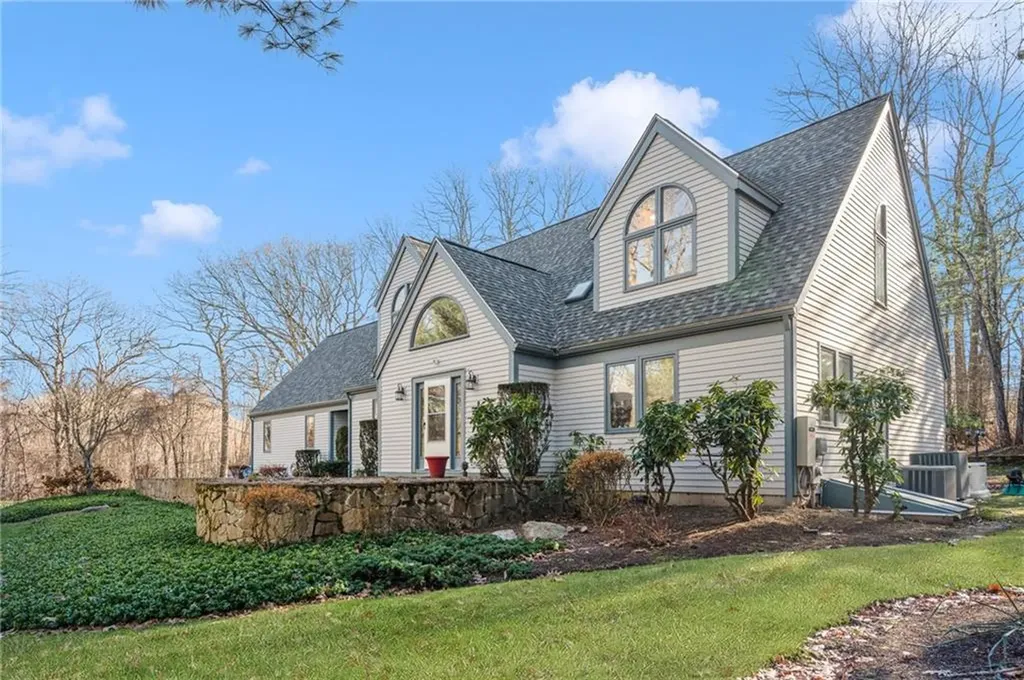 20 Beechwood Drive Cranston RI 02921