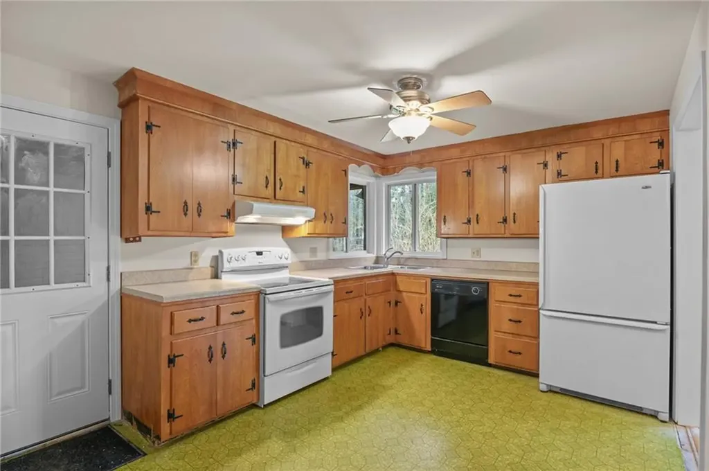 30 Sheffield Hill Road Exeter RI 02822