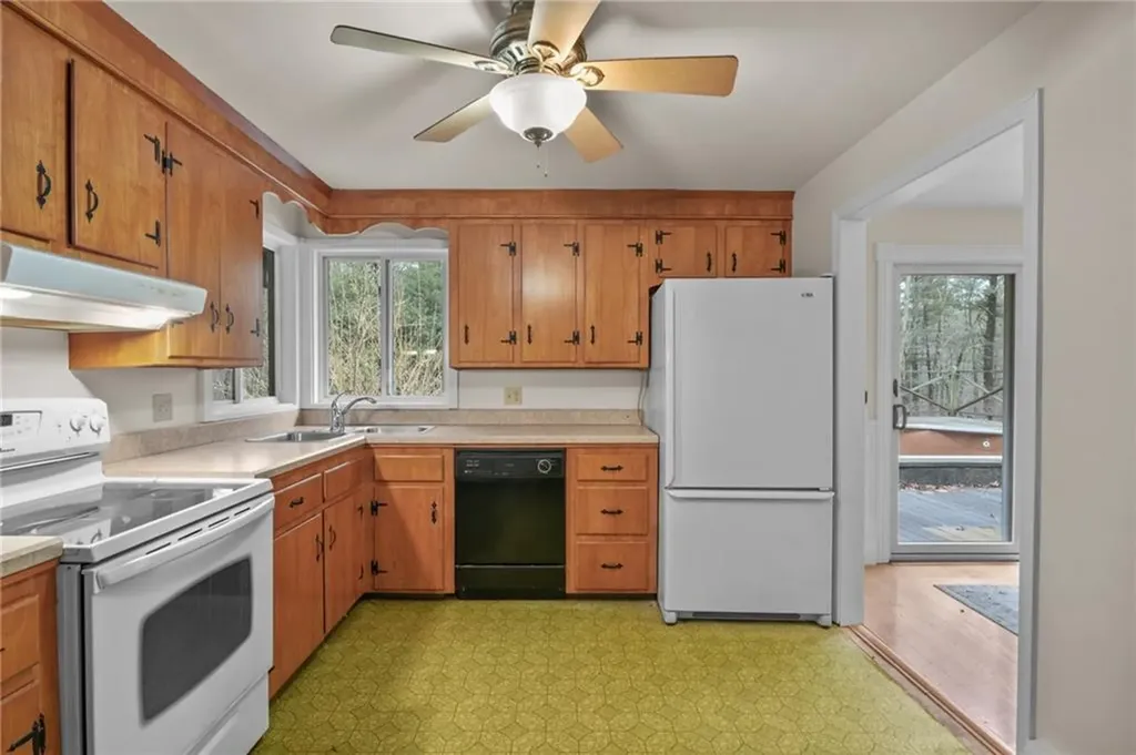 30 Sheffield Hill Road Exeter RI 02822