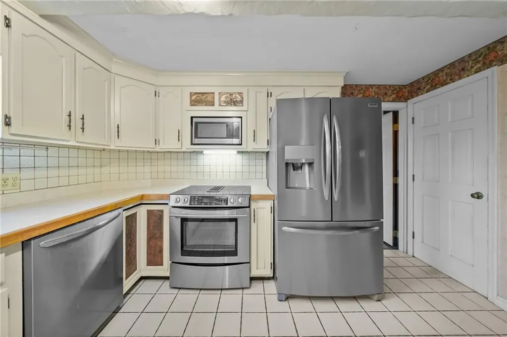 51 Countryside Drive Cumberland RI 02864