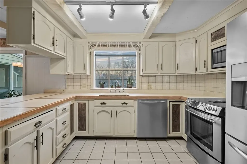 51 Countryside Drive Cumberland RI 02864