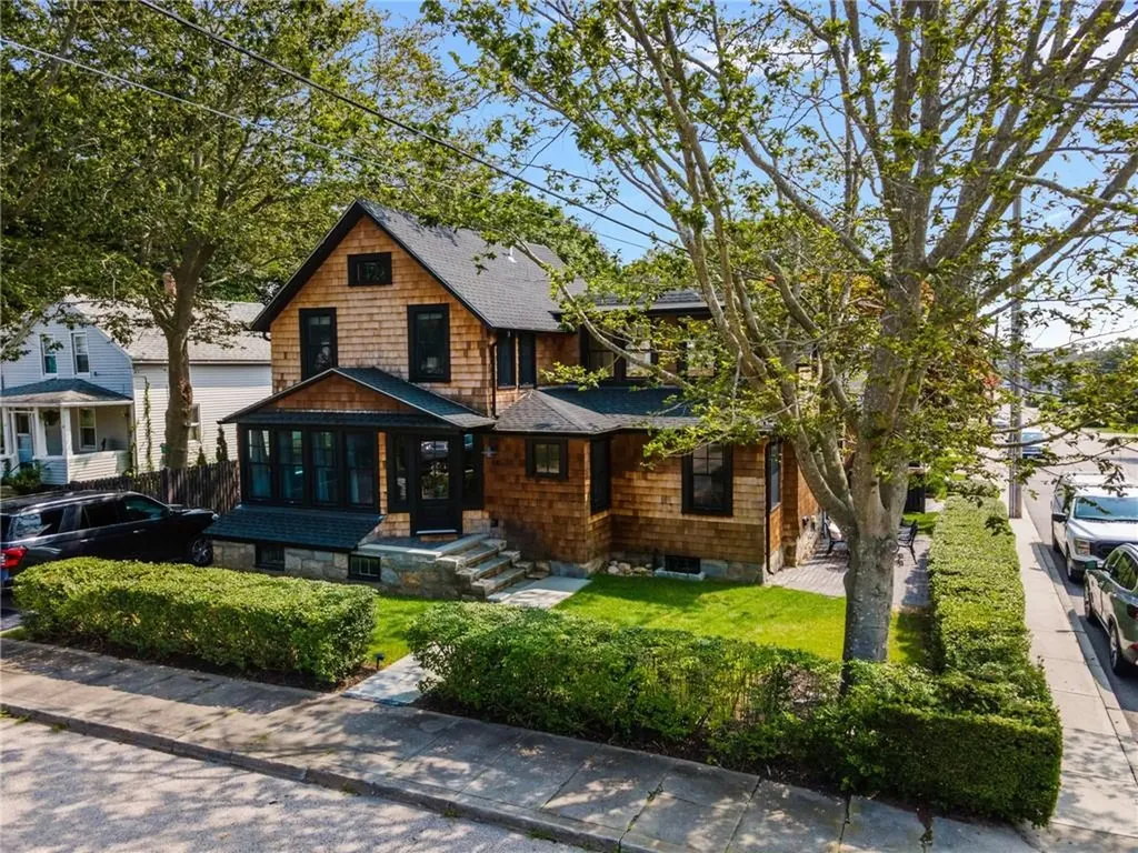 14 Robinson Street Narragansett RI 02882