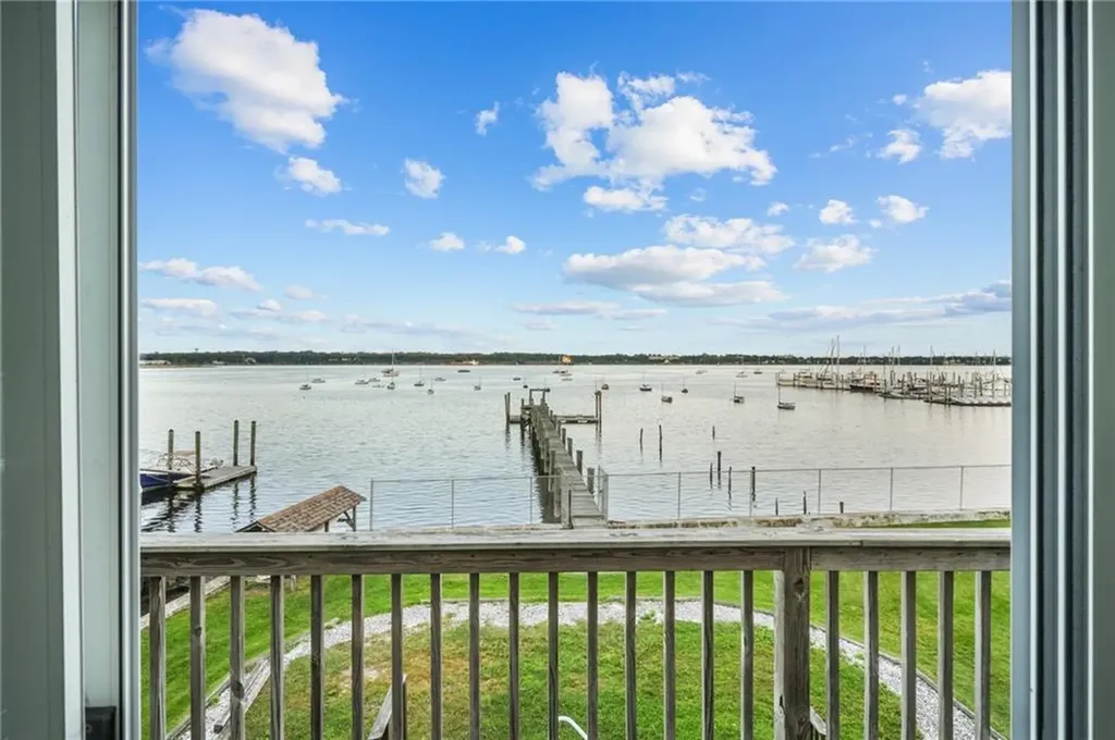 1286 Narragansett Boulevard Cranston RI 02905