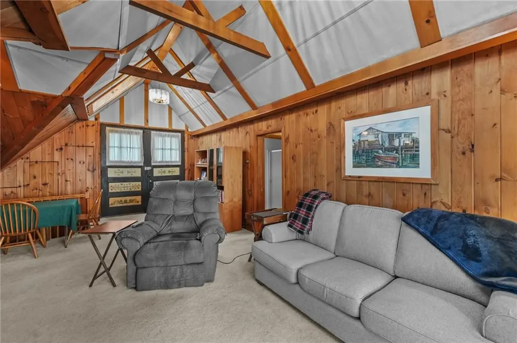 1286 Narragansett Boulevard Cranston RI 02905