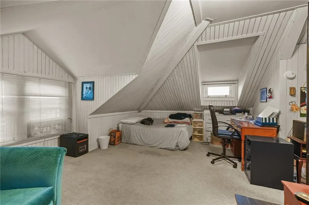 1286 Narragansett Boulevard Cranston RI 02905