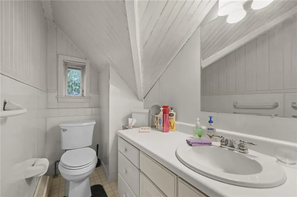 1286 Narragansett Boulevard Cranston RI 02905