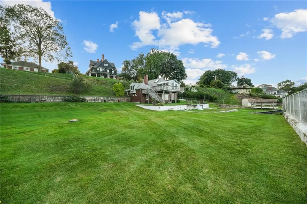 1286 Narragansett Boulevard Cranston RI 02905