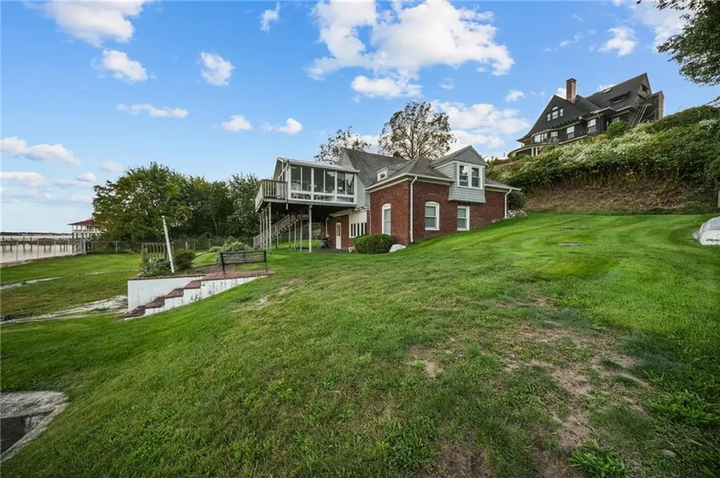 1286 Narragansett Boulevard Cranston RI 02905