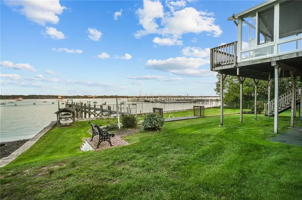 1286 Narragansett Boulevard Cranston RI 02905