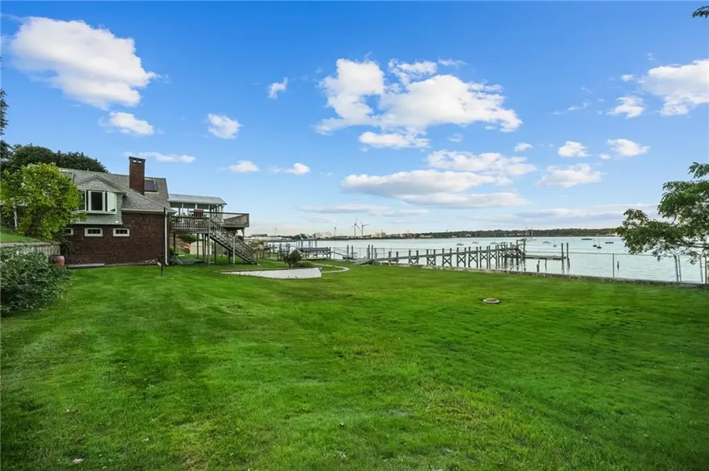 1286 Narragansett Boulevard Cranston RI 02905