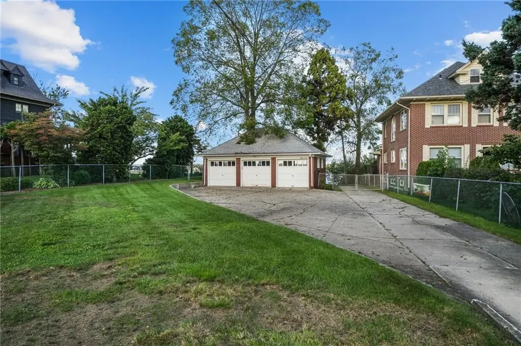 1286 Narragansett Boulevard Cranston RI 02905