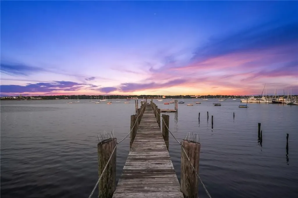 1286 Narragansett Boulevard Cranston RI 02905