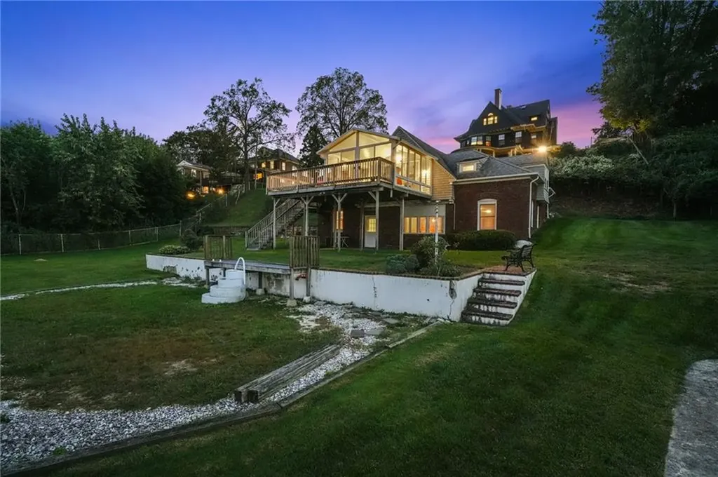 1286 Narragansett Boulevard Cranston RI 02905