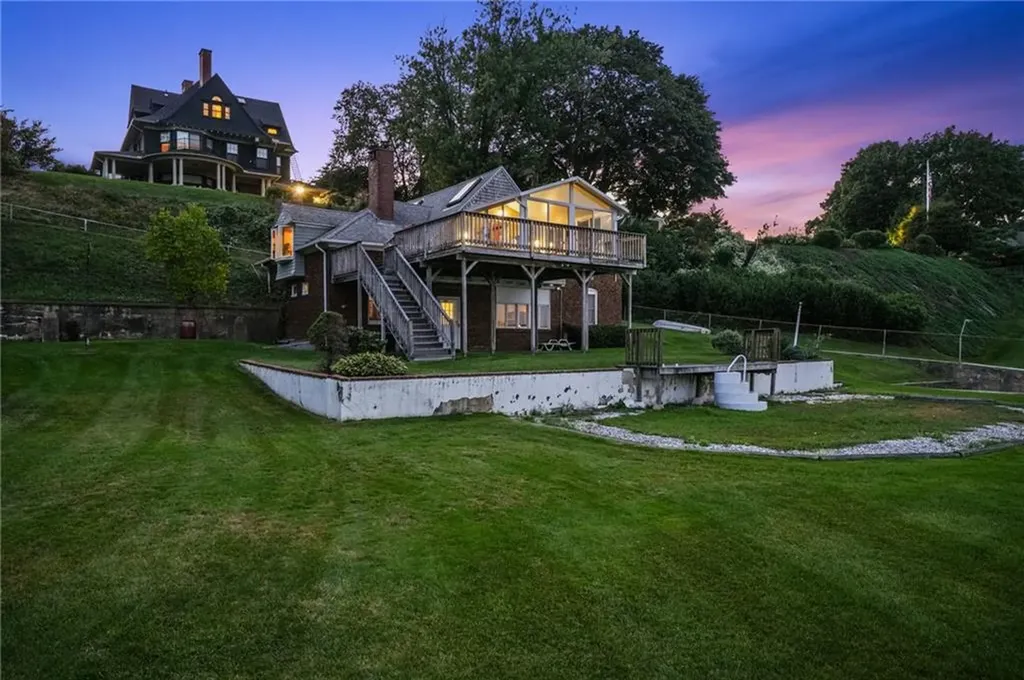 1286 Narragansett Boulevard Cranston RI 02905