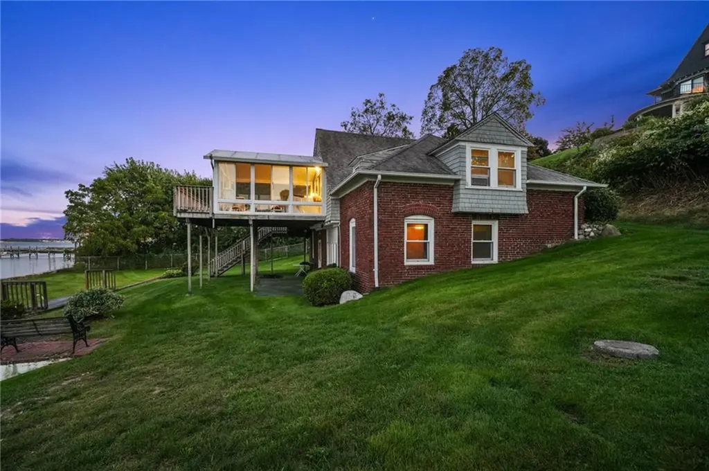 1286 Narragansett Boulevard Cranston RI 02905