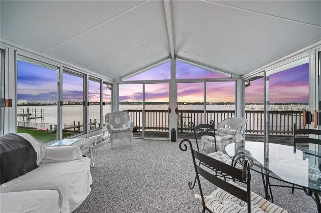 1286 Narragansett Boulevard Cranston RI 02905