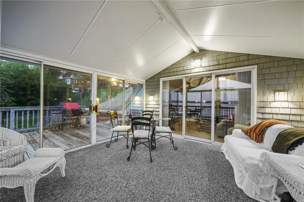 1286 Narragansett Boulevard Cranston RI 02905