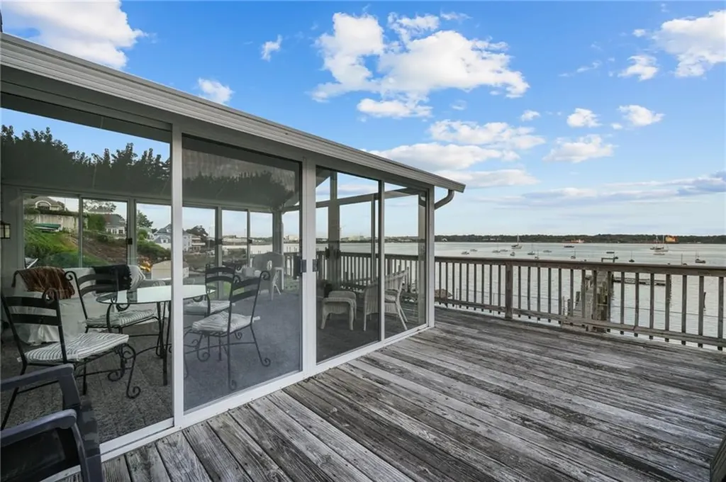 1286 Narragansett Boulevard Cranston RI 02905