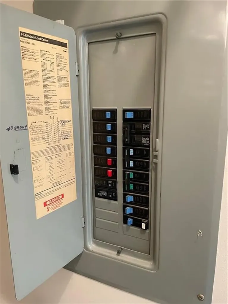 793 Williamsburg Circle Warwick RI 02886