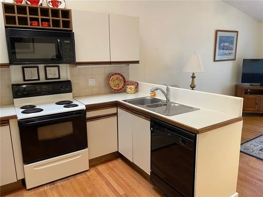 793 Williamsburg Circle Warwick RI 02886