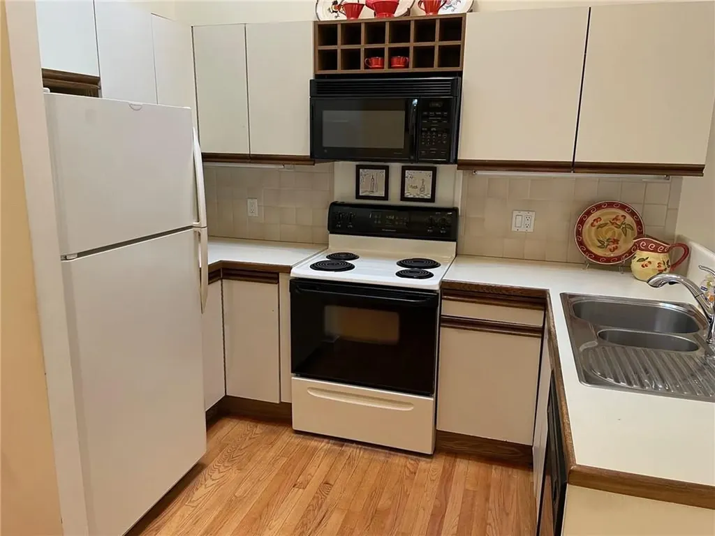 793 Williamsburg Circle Warwick RI 02886