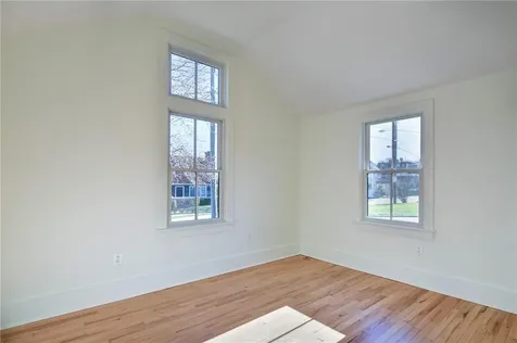 8 Cliff Avenue Newport RI 02840