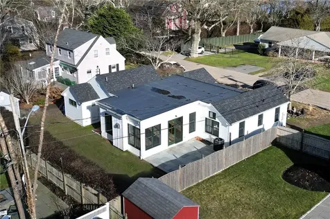 8 Cliff Avenue Newport RI 02840