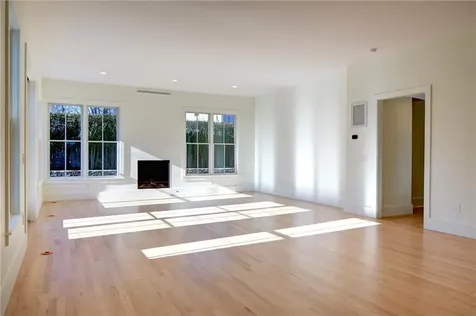 8 Cliff Avenue Newport RI 02840