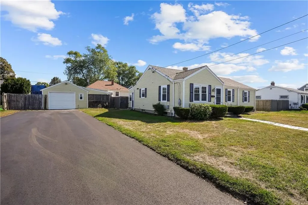93 Blackburn Street Pawtucket RI 02861