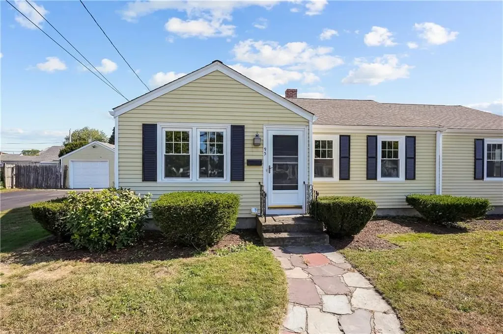 93 Blackburn Street Pawtucket RI 02861