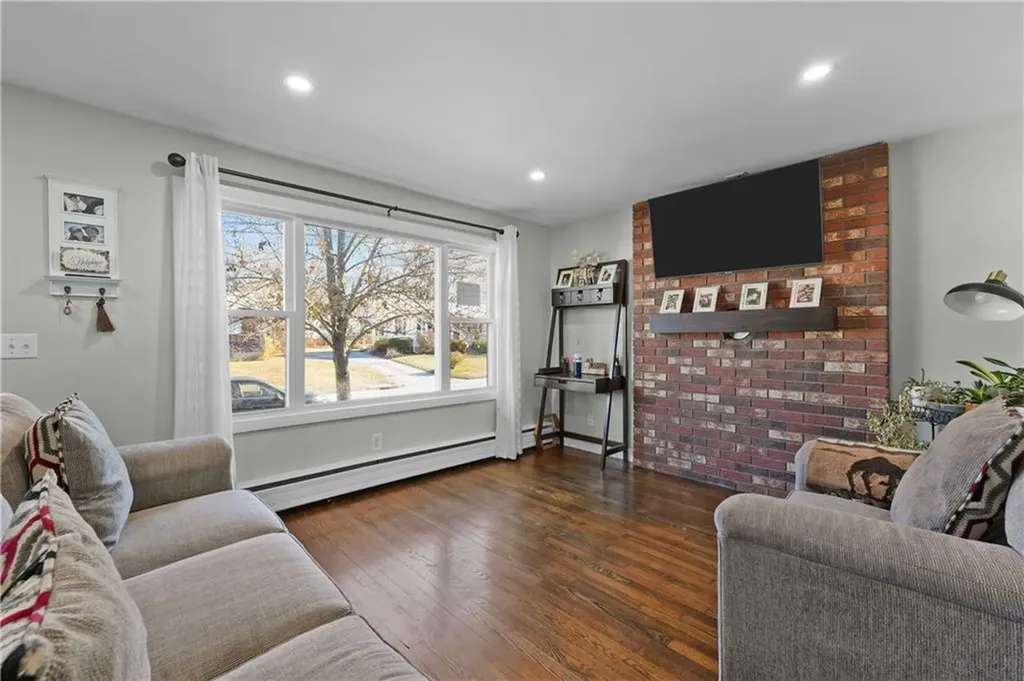 76 Country Drive West Warwick RI 02893