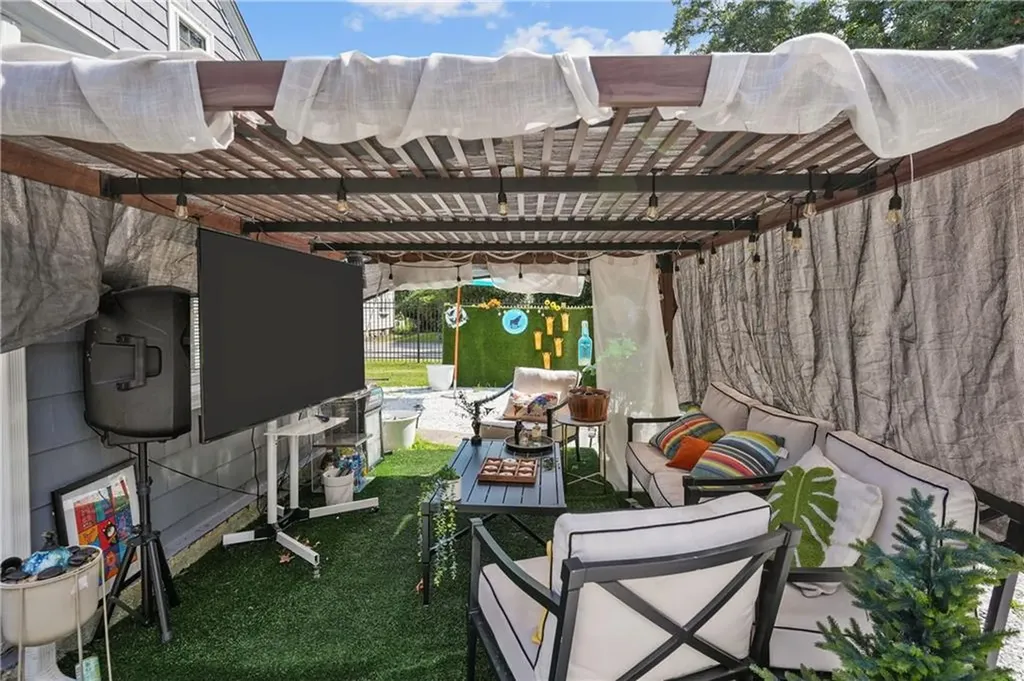 1566 Lonsdale Avenue Lincoln RI 02865