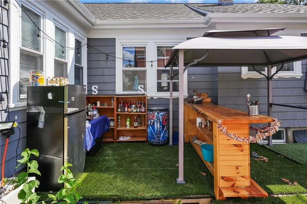 1566 Lonsdale Avenue Lincoln RI 02865