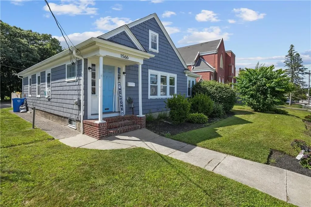 1566 Lonsdale Avenue Lincoln RI 02865