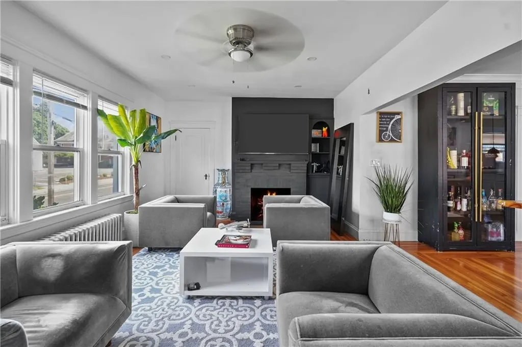 1566 Lonsdale Avenue Lincoln RI 02865