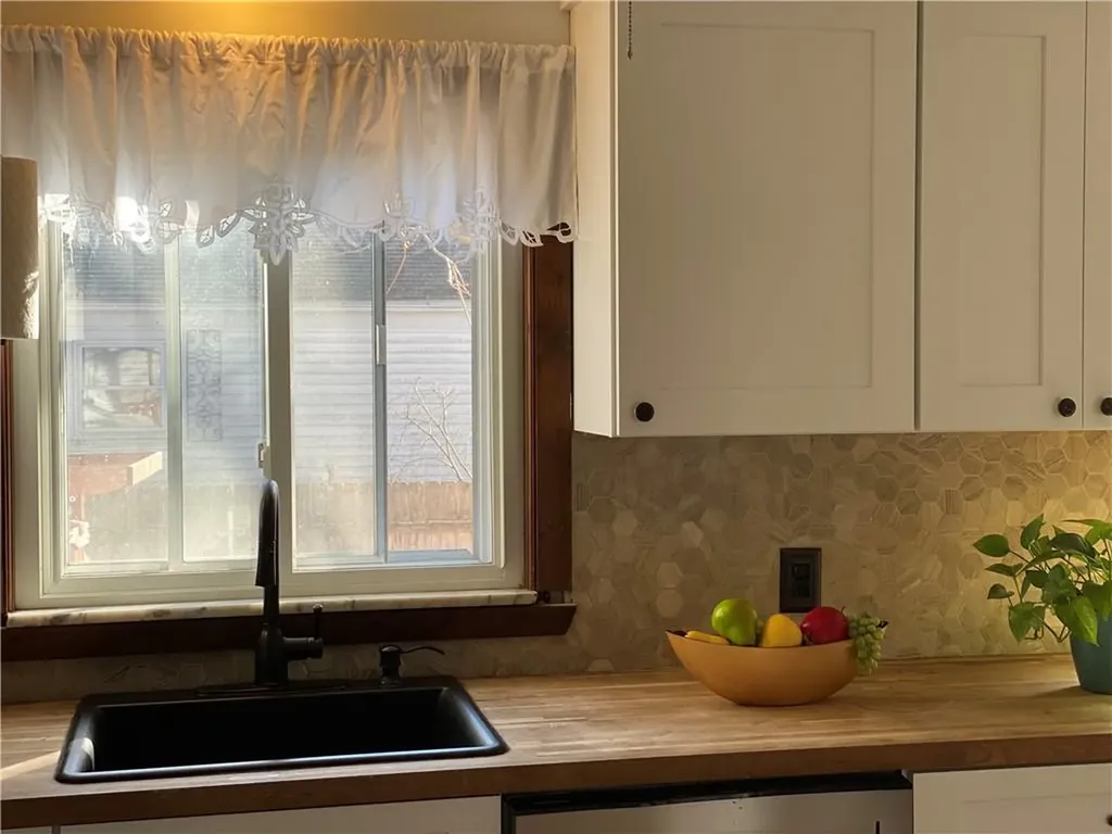 27 Galant Drive Warwick RI 02886