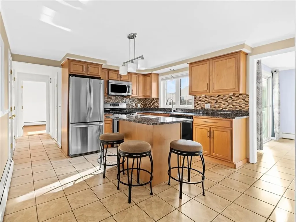 33 Hollins Drive Cranston RI 02920