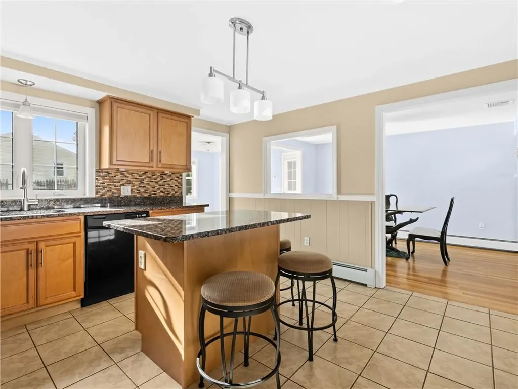 33 Hollins Drive Cranston RI 02920