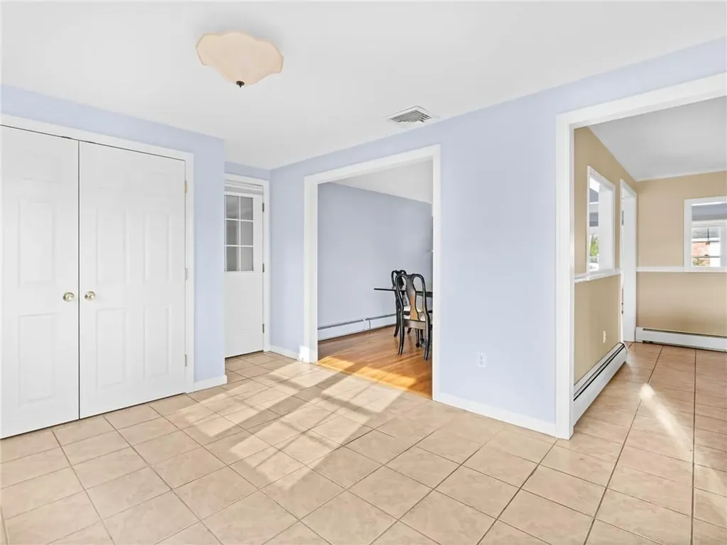 33 Hollins Drive Cranston RI 02920