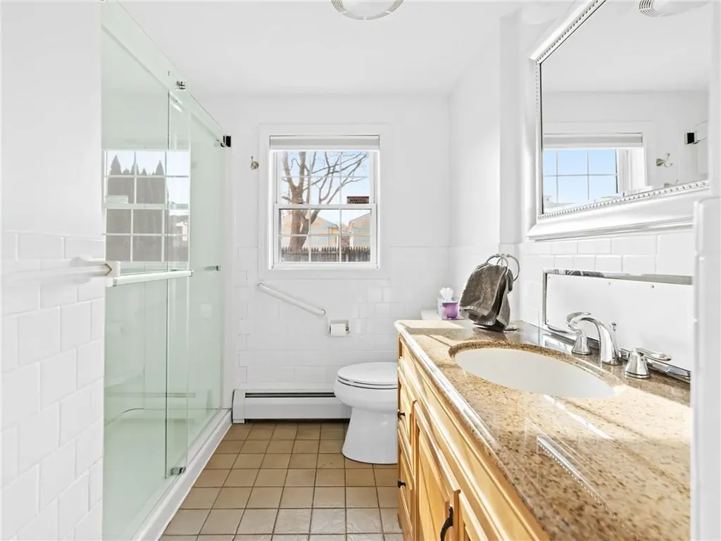 33 Hollins Drive Cranston RI 02920