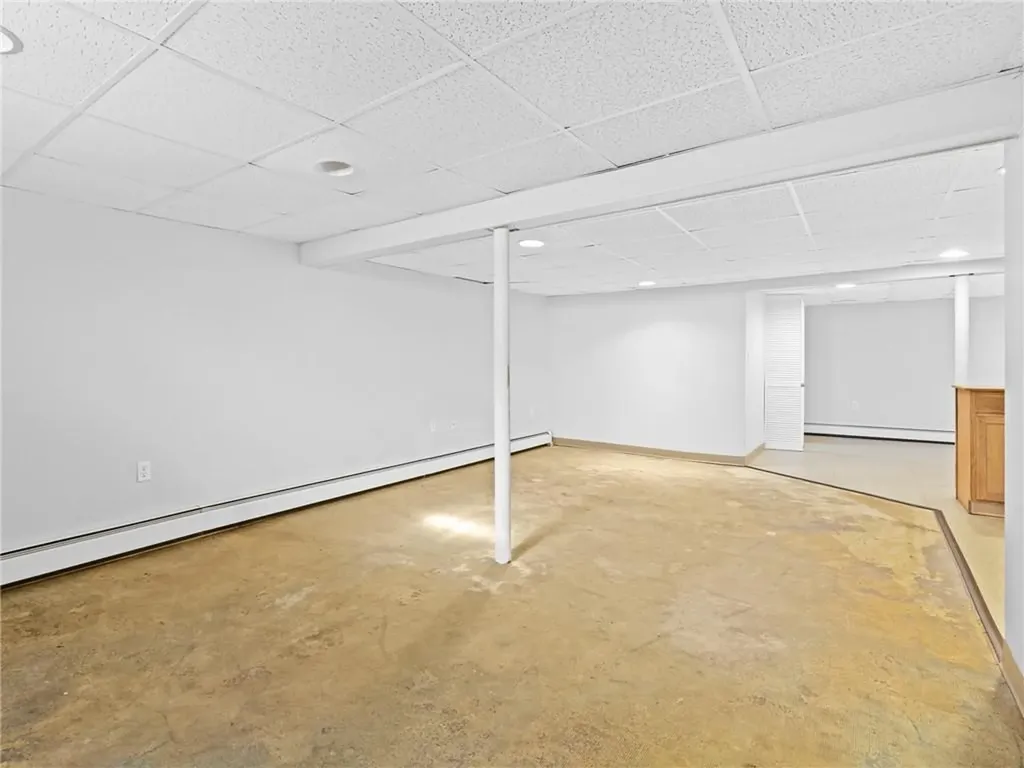 33 Hollins Drive Cranston RI 02920