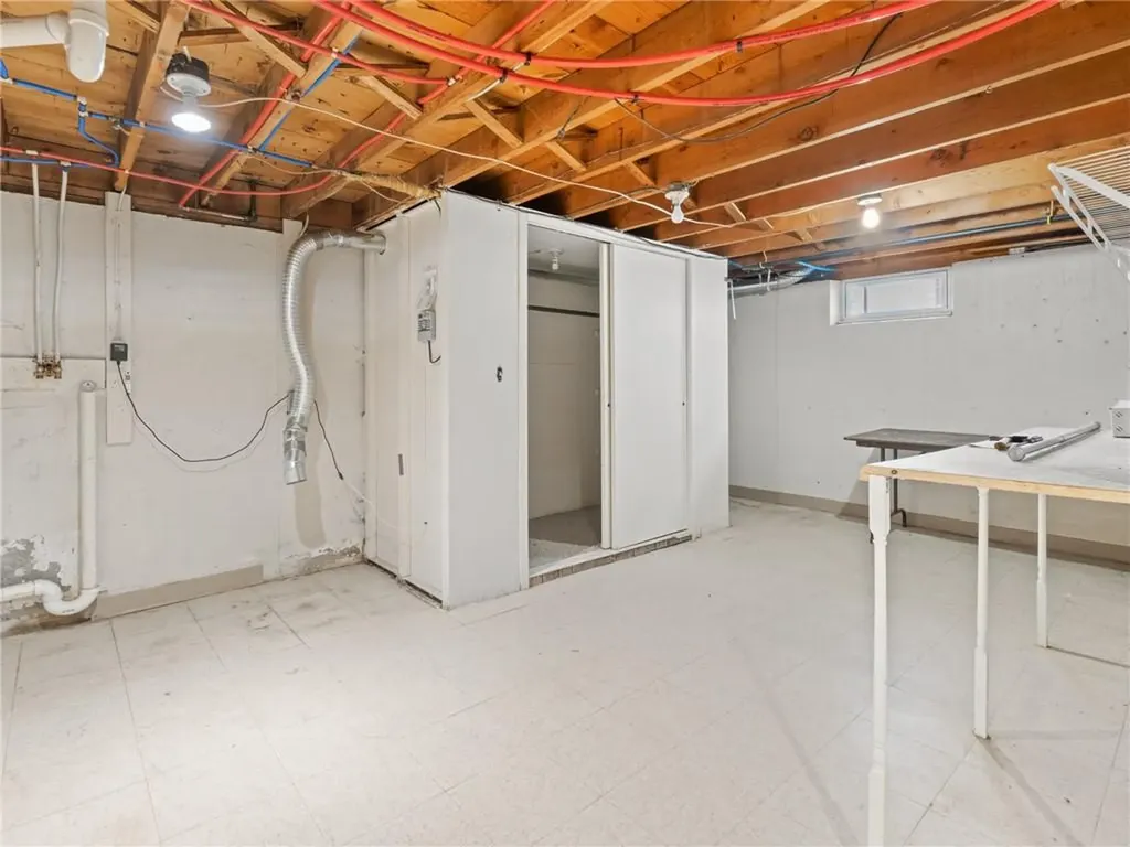 33 Hollins Drive Cranston RI 02920